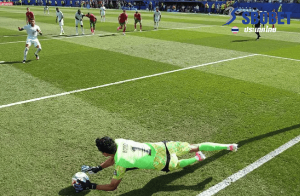 Mbappe missed a penalty but France advanced to the next round
